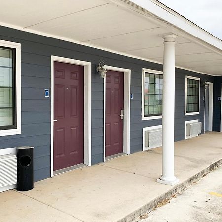 Oyo Hotel Pearsall I-35 West Εξωτερικό φωτογραφία
