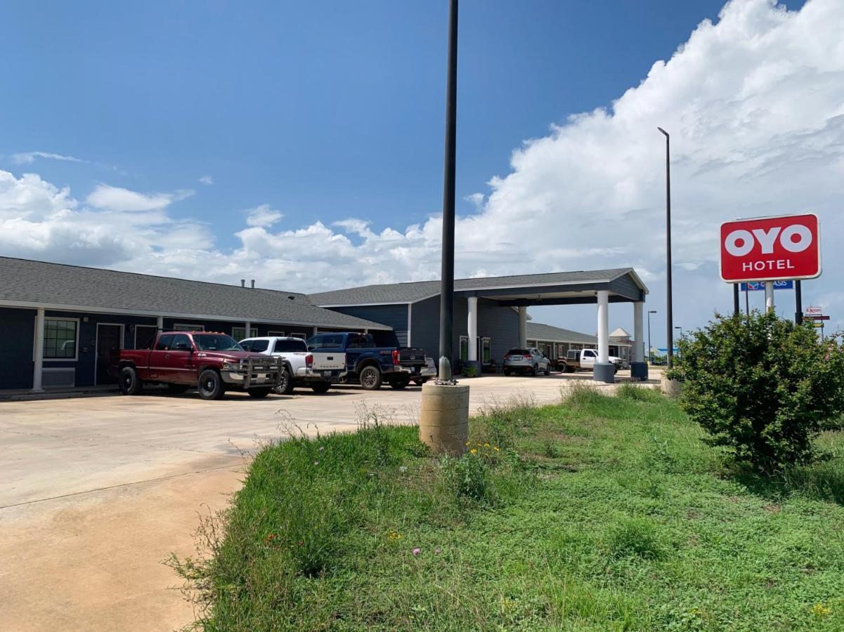 Oyo Hotel Pearsall I-35 West Εξωτερικό φωτογραφία