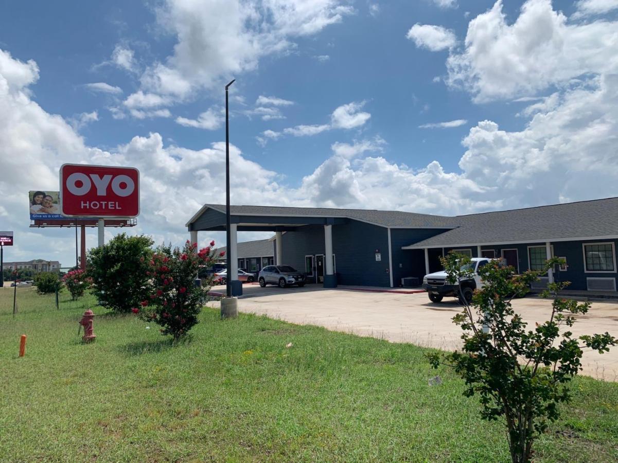 Oyo Hotel Pearsall I-35 West Εξωτερικό φωτογραφία