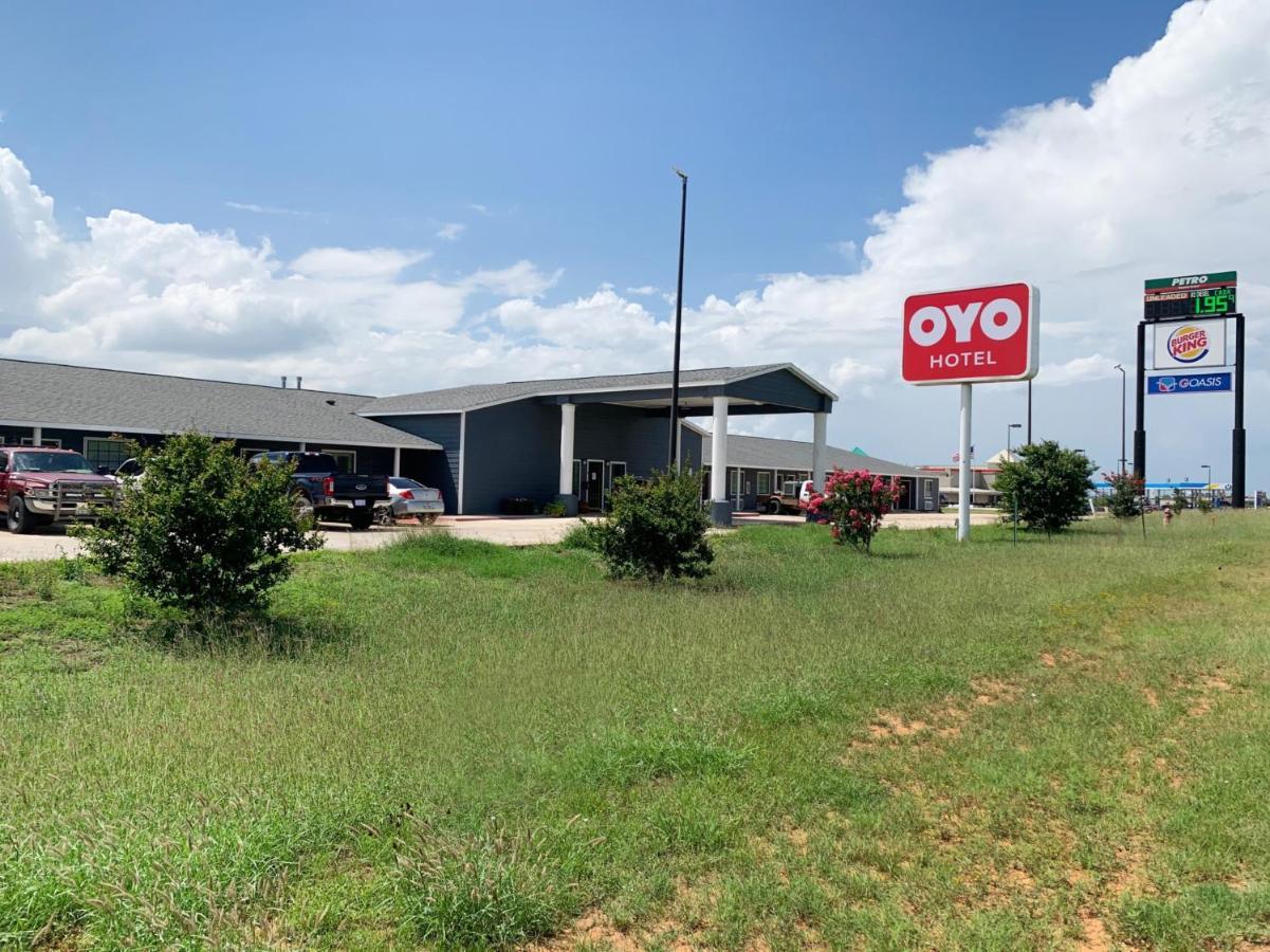 Oyo Hotel Pearsall I-35 West Εξωτερικό φωτογραφία