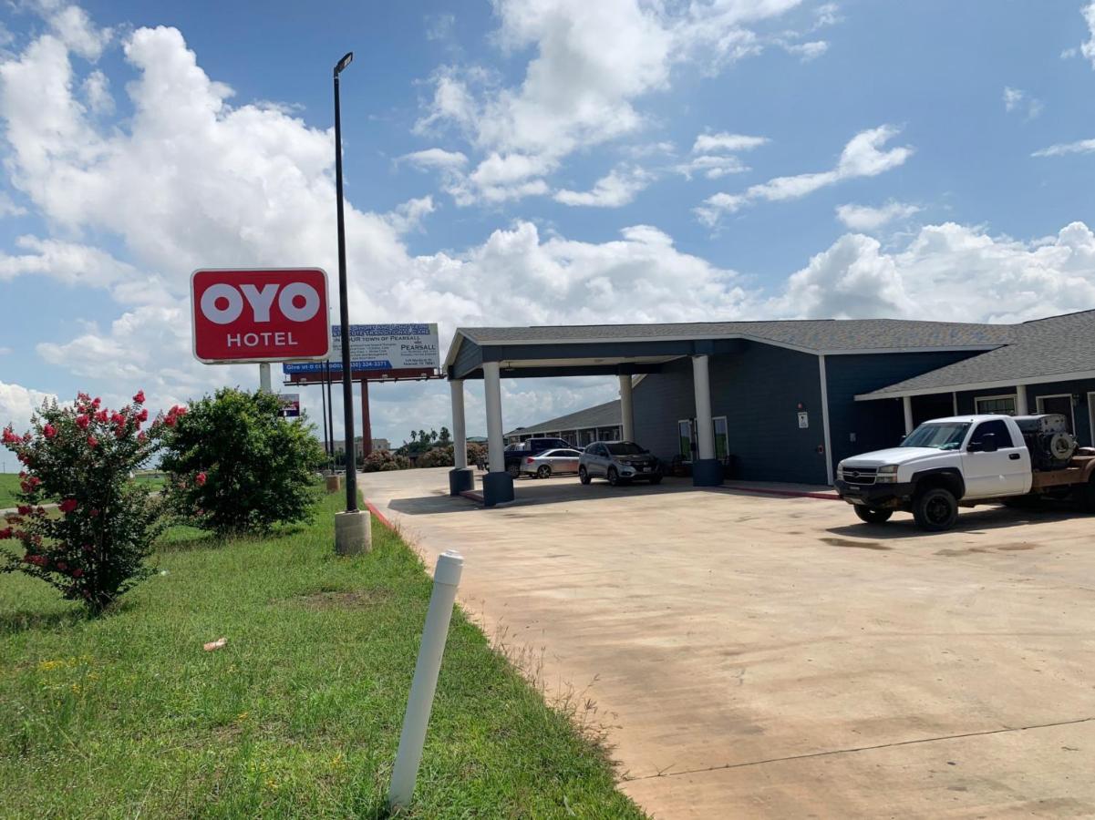 Oyo Hotel Pearsall I-35 West Εξωτερικό φωτογραφία