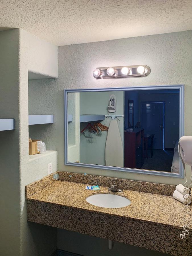 Oyo Hotel Pearsall I-35 West Εξωτερικό φωτογραφία