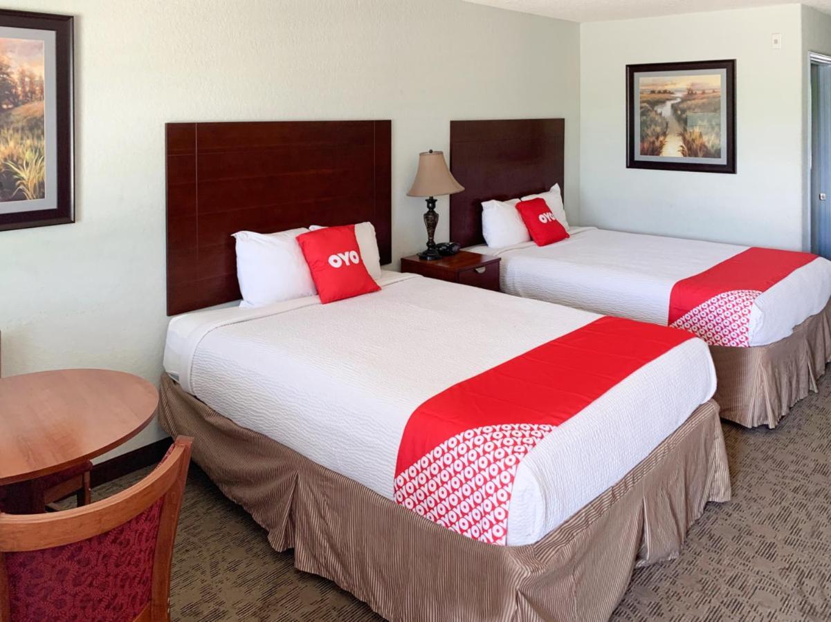 Oyo Hotel Pearsall I-35 West Εξωτερικό φωτογραφία