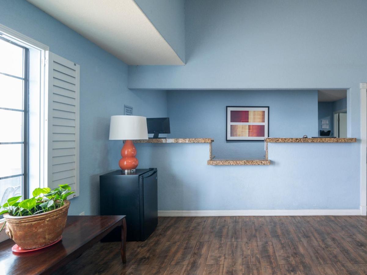 Oyo Hotel Pearsall I-35 West Εξωτερικό φωτογραφία