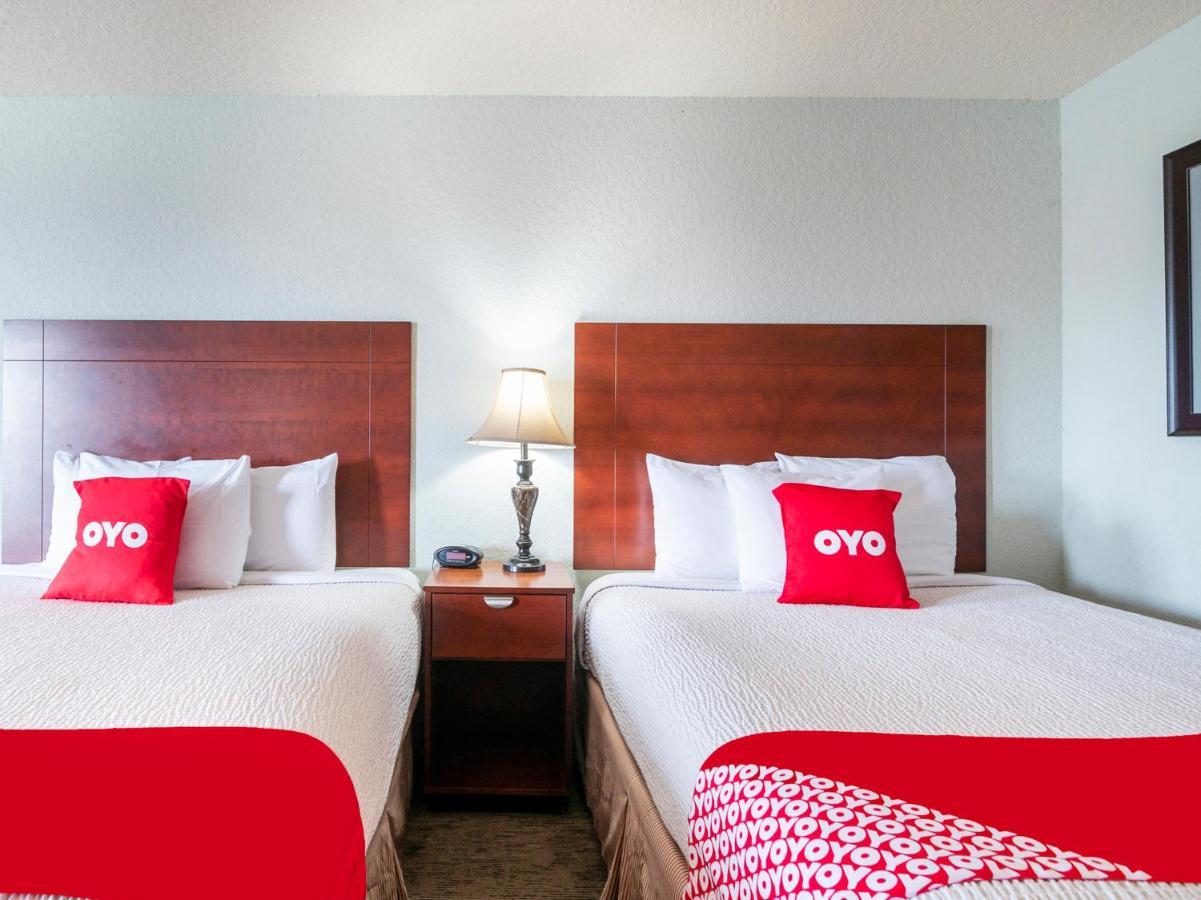 Oyo Hotel Pearsall I-35 West Εξωτερικό φωτογραφία