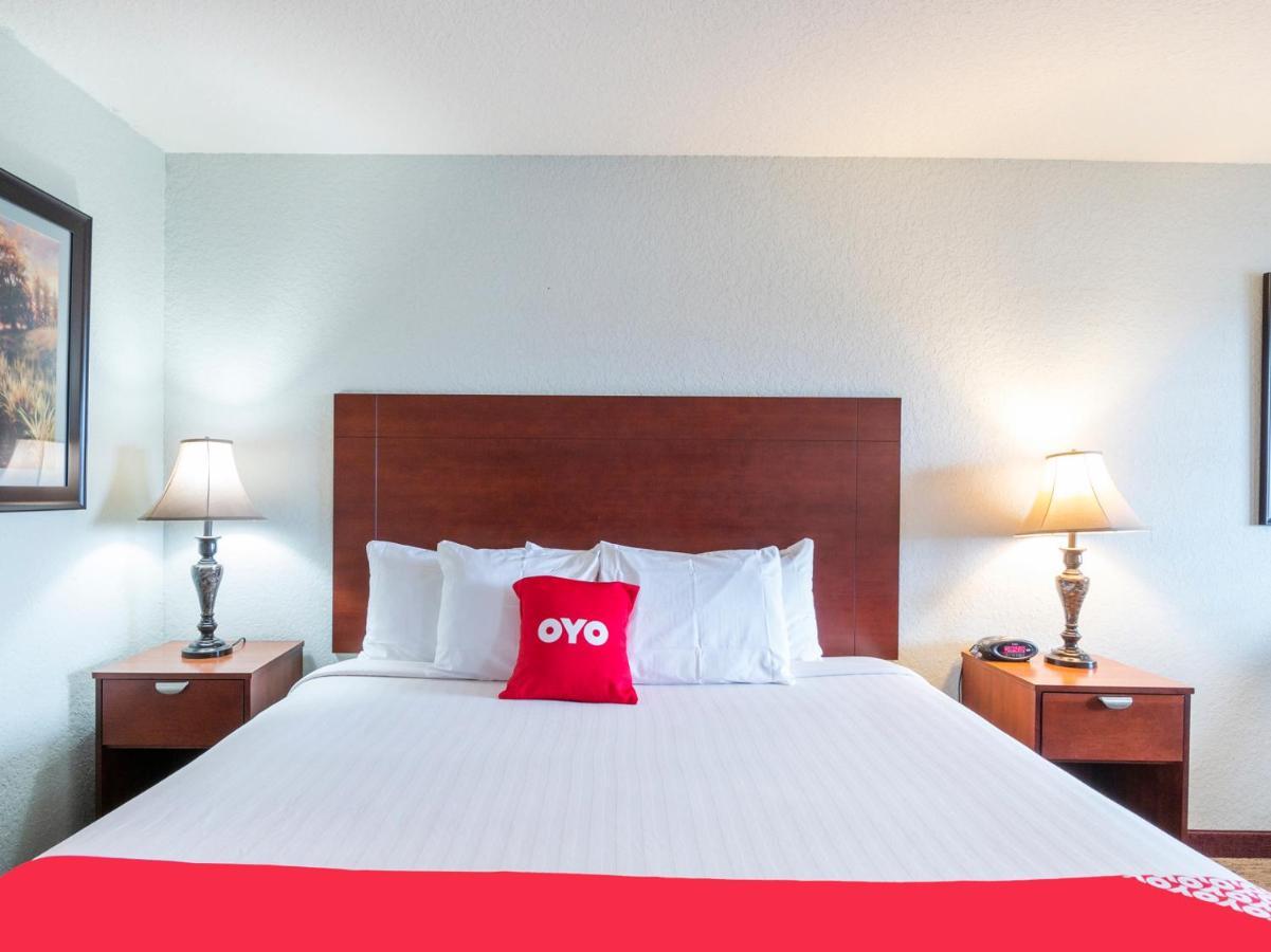 Oyo Hotel Pearsall I-35 West Εξωτερικό φωτογραφία