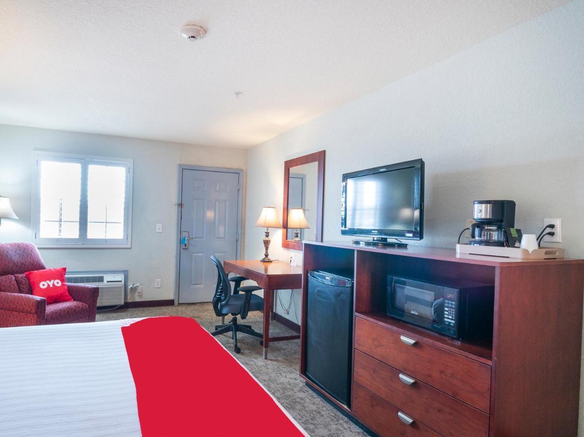 Oyo Hotel Pearsall I-35 West Εξωτερικό φωτογραφία