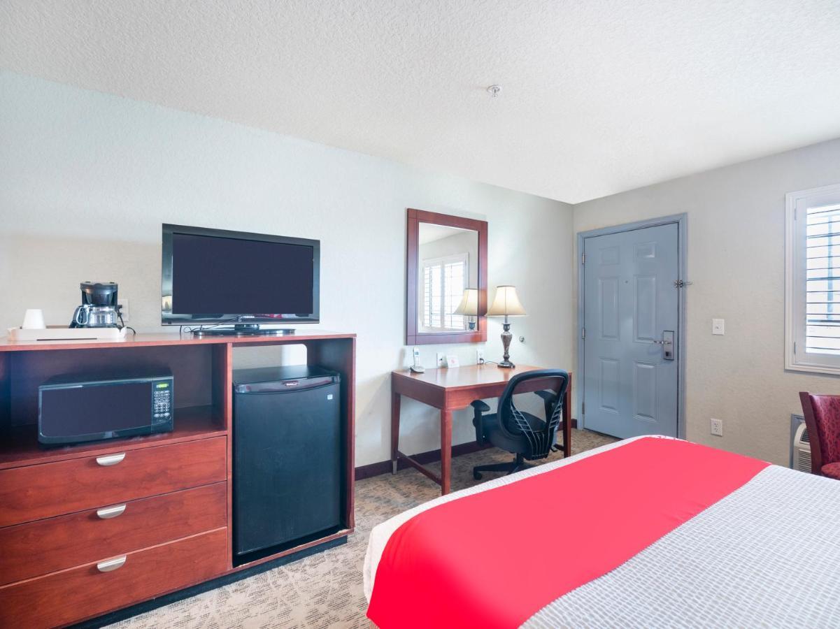 Oyo Hotel Pearsall I-35 West Εξωτερικό φωτογραφία
