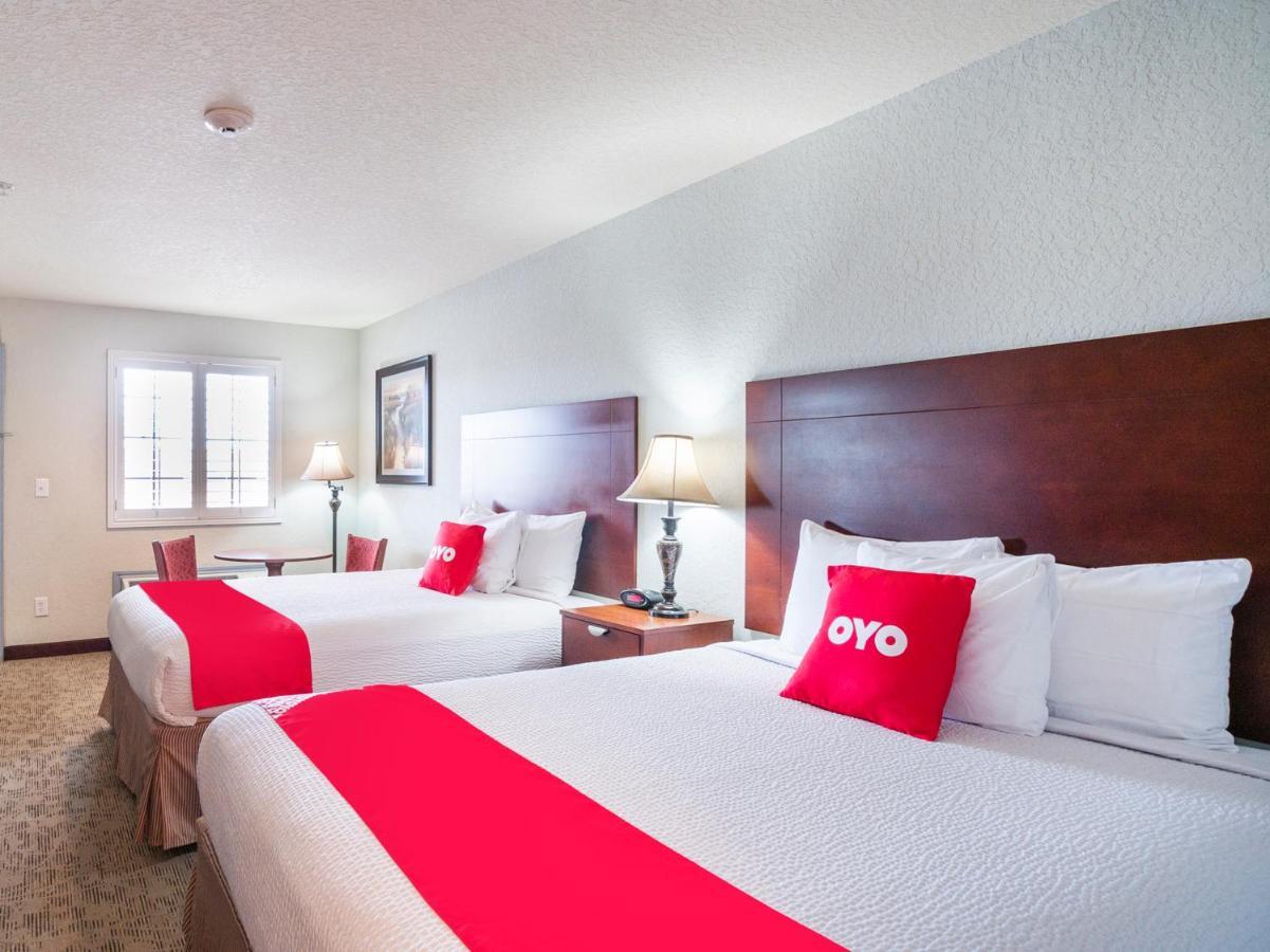 Oyo Hotel Pearsall I-35 West Εξωτερικό φωτογραφία