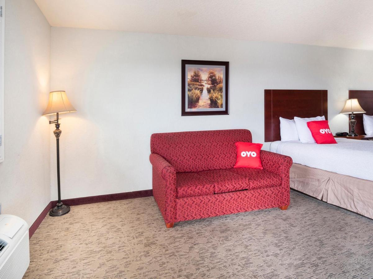 Oyo Hotel Pearsall I-35 West Εξωτερικό φωτογραφία