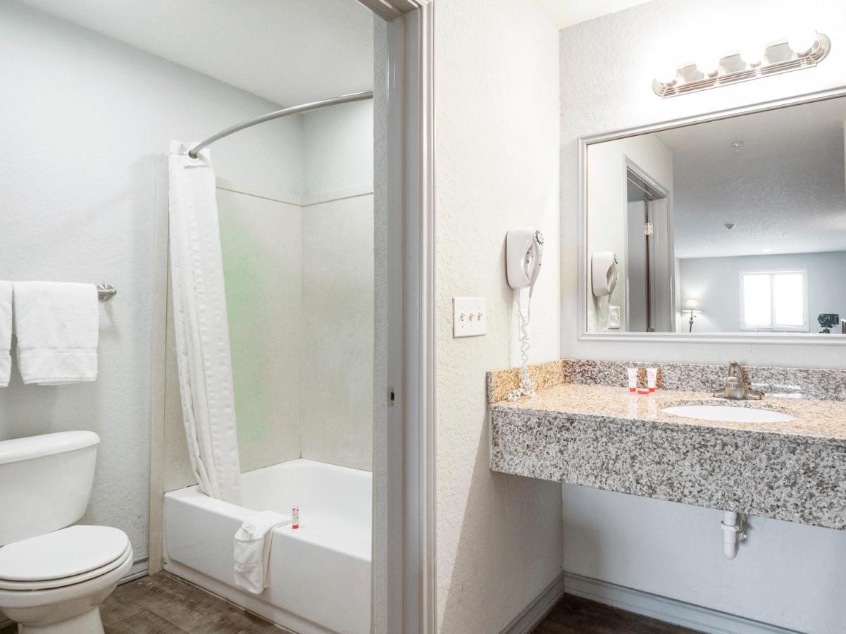 Oyo Hotel Pearsall I-35 West Εξωτερικό φωτογραφία
