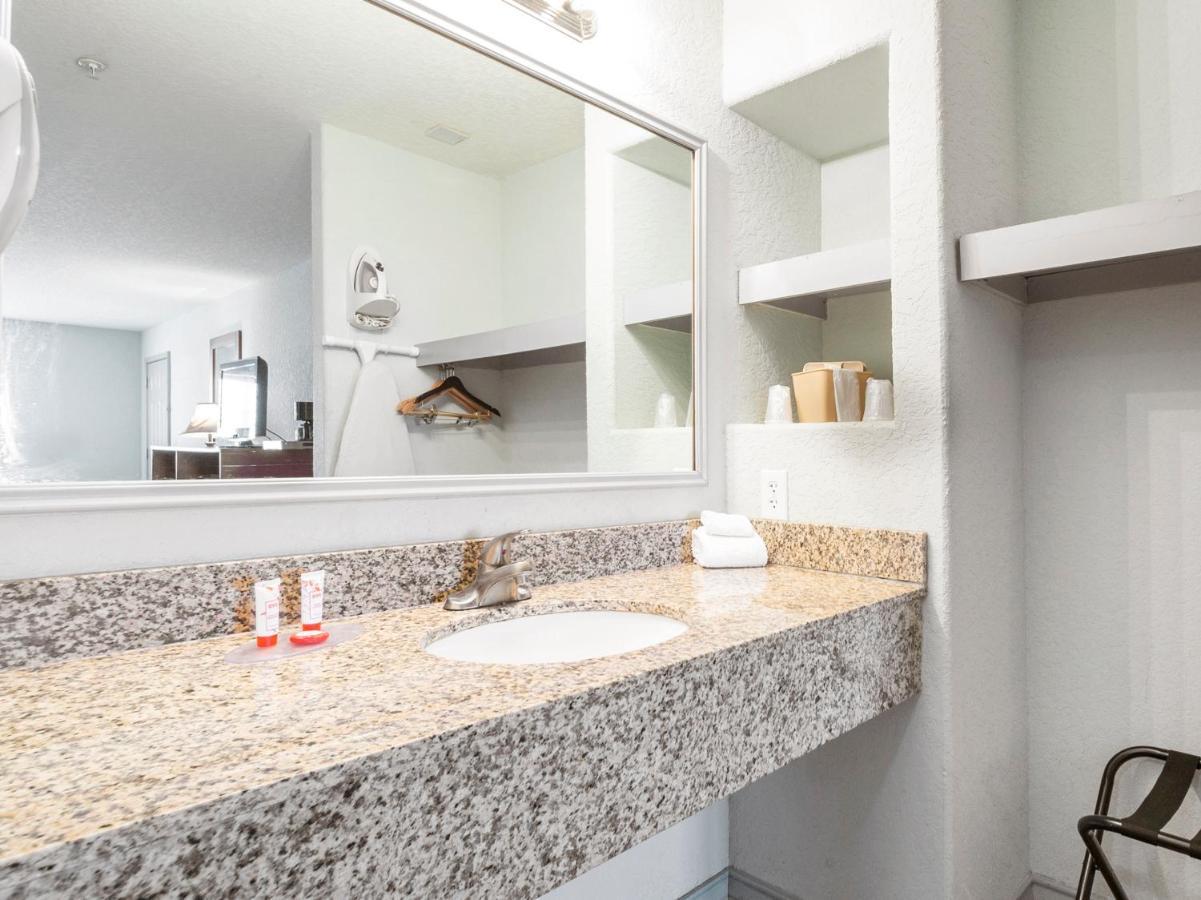 Oyo Hotel Pearsall I-35 West Εξωτερικό φωτογραφία