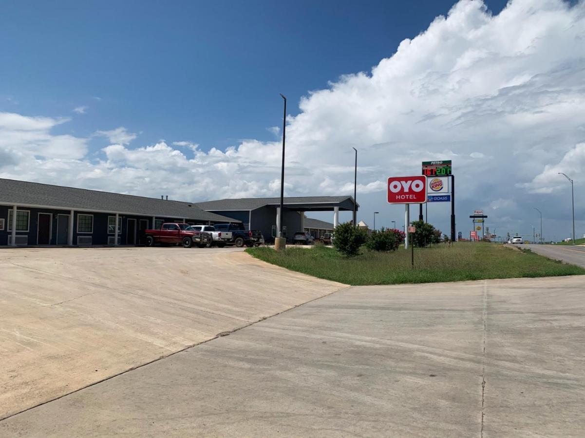 Oyo Hotel Pearsall I-35 West Εξωτερικό φωτογραφία