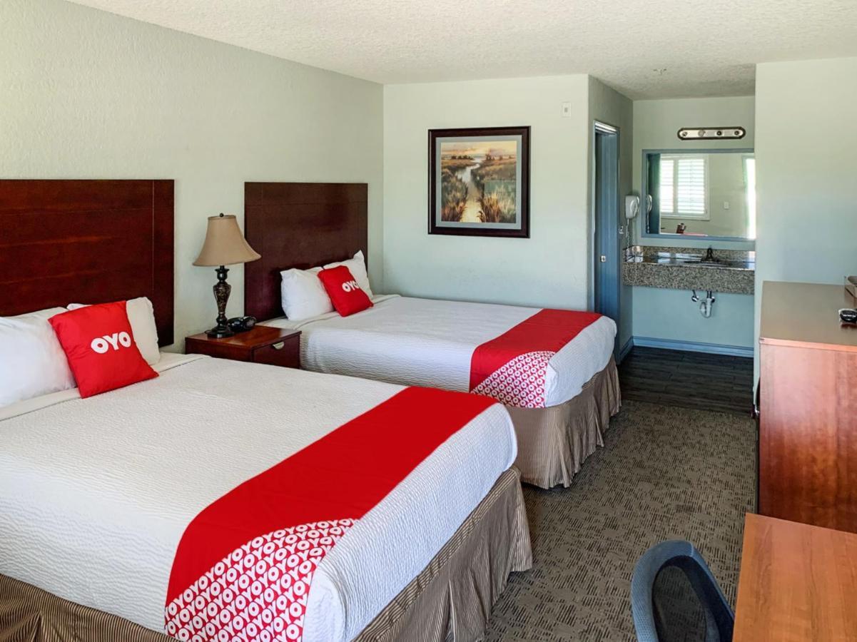 Oyo Hotel Pearsall I-35 West Εξωτερικό φωτογραφία