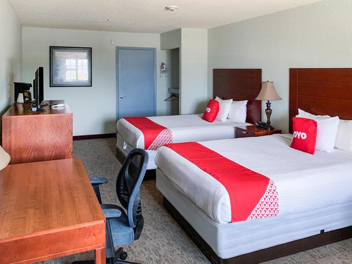 Oyo Hotel Pearsall I-35 West Εξωτερικό φωτογραφία